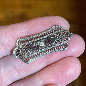 Art Deco Rhodium Plated Ornate Filigree Glass Stone Pin/Brooch